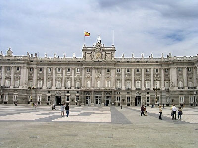http://www.gostudyspain.es/photos/madrid-photos/Madrid_Palacio_Real.jpg